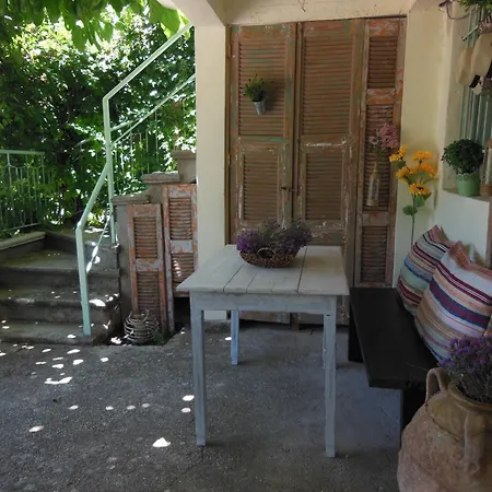 1882 Vintage Holiday home Drymon